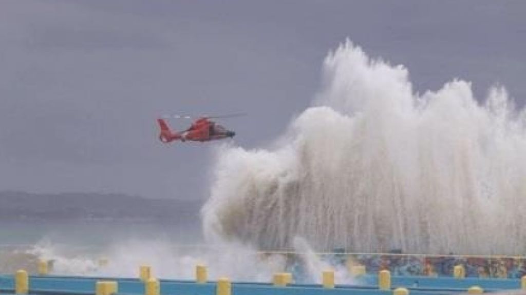  Rescatan a tres personas en motel de Hatillo 