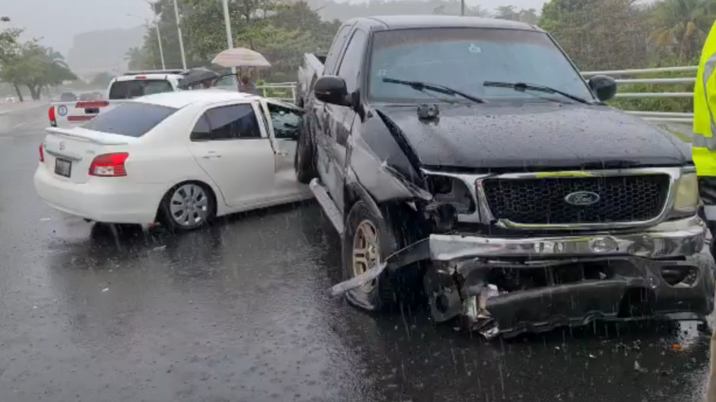  Video: Accidente con varios heridos bajo el aguacero en Bayam&oacute;n 