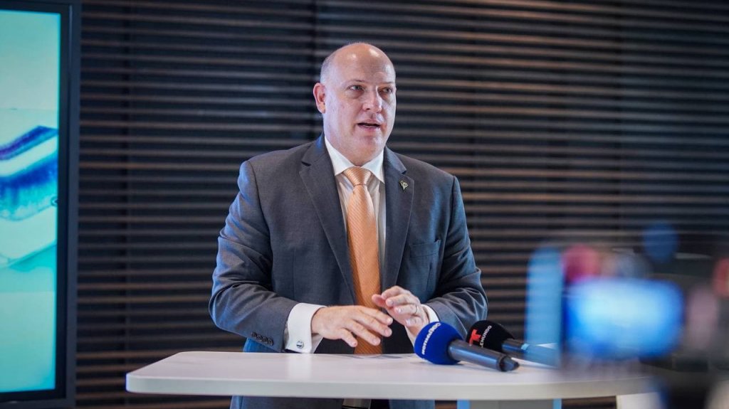  Viajeros con Vacu ID tendr&aacute;n fila especial en el aeropuerto, seg&uacute;n OE gobernador 