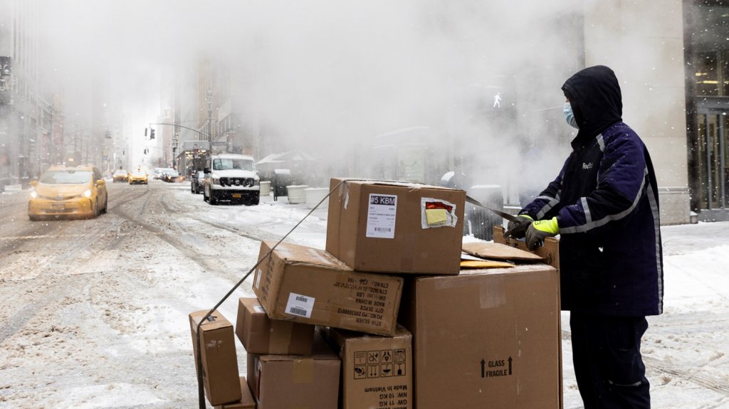  Al menos 47 muertos, millones sin electricidad bajo tormenta invernal 