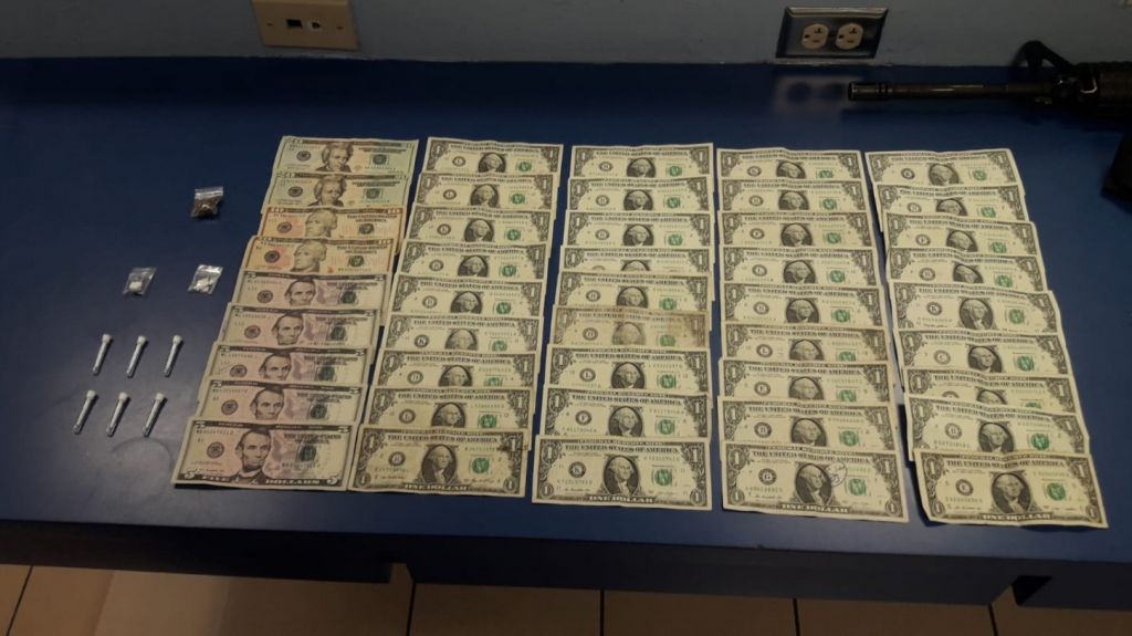  Policia Municipal de Manati ocupa sustnacias controladas y dinero 