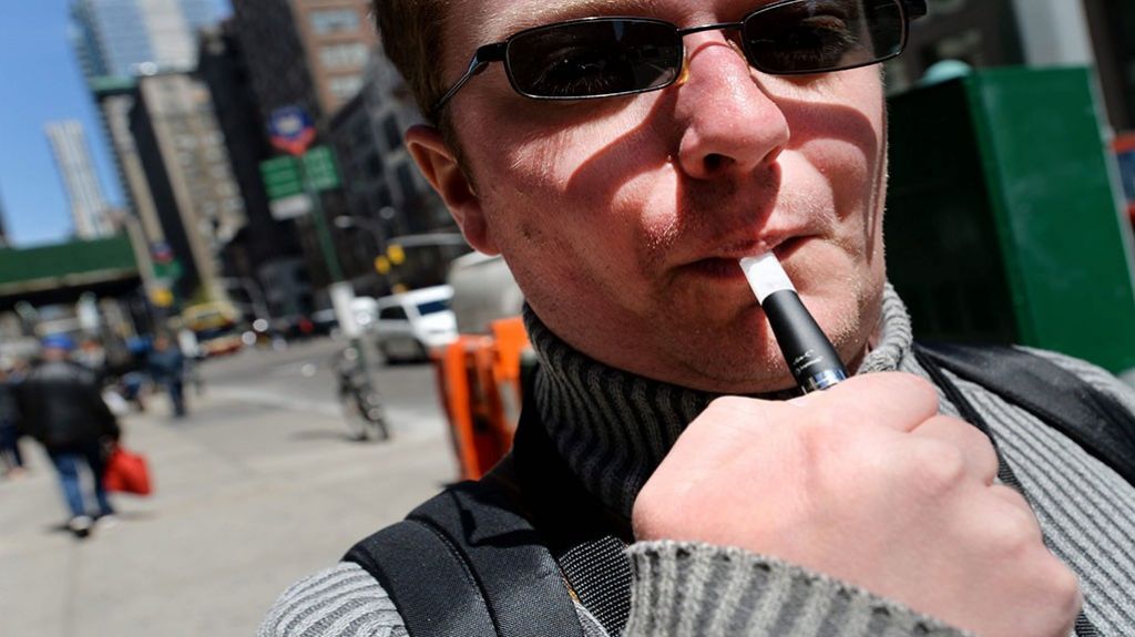  FDA declara "epidemia" por uso de cigarrillos electr&oacute;nicos entre j&oacute;venes 