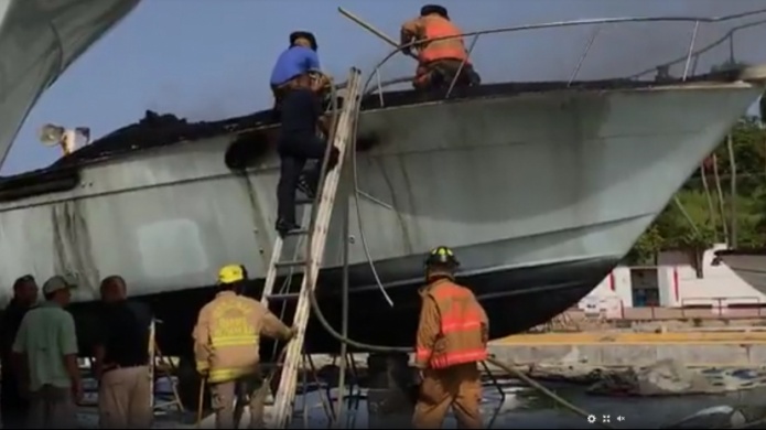 Video: Se incendia lancha en Palmas del Mar 