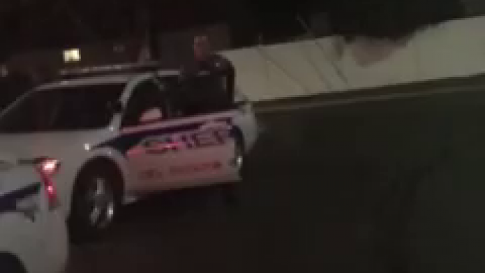 Video: PolicÃ­as intervienen con boricuas que llevaban una parranda en Colorado