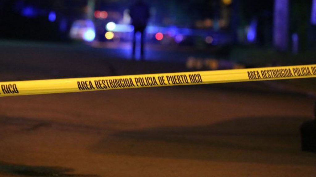 Hallan a conductor baleado de gravedad al interior de un auto en R&iacute;o Piedras 