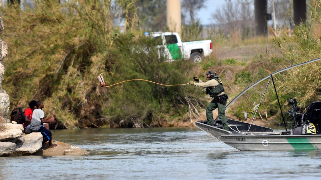  Registran en diciembre mas de 70.000 detenciones de migrantes en la frontera la mayor cifra desde el 2000 