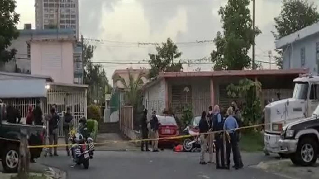  Publican foto del momento en que dos gatilleros asesinan a padre e hijo ayer en San Juan 