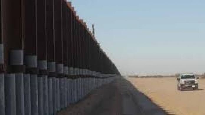 Video: EE.UU. elige a cuatro empresas para construir un muro "sÃ³lido" con MÃ©xico