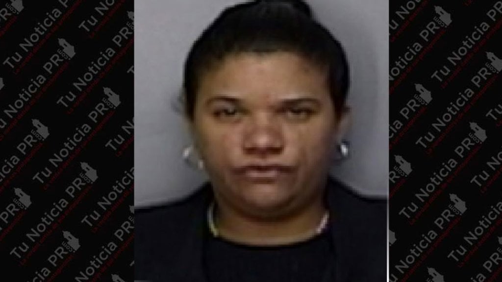  Arrestan a mujer que le dio un botellazo a otros durante “jangueo” en “Barra” de Guayama 