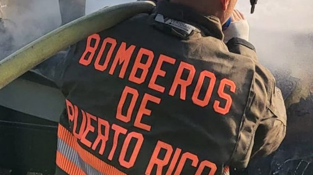  Incendian tres veh&iacute;culos en Vieques 