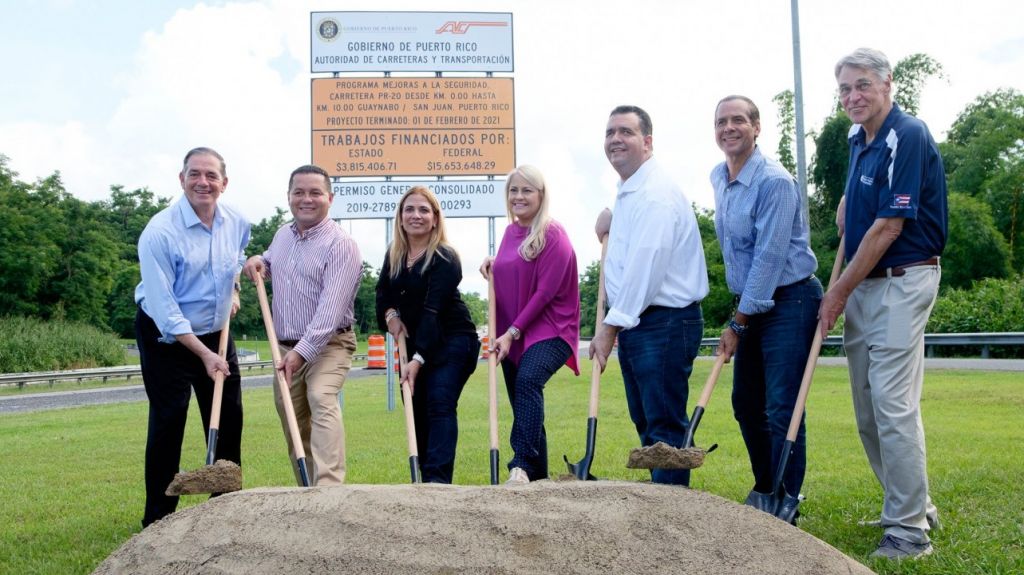  DTOP y ACT colocan la primera piedra de Abriendo Caminos en expreso Mart&iacute;nez Nadal 