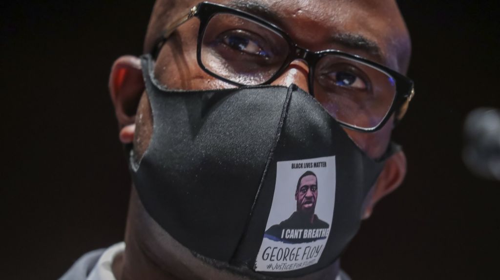  George Floyd alert&oacute; 20 veces a polic&iacute;as que le mataron que no pod&iacute;a respirar 