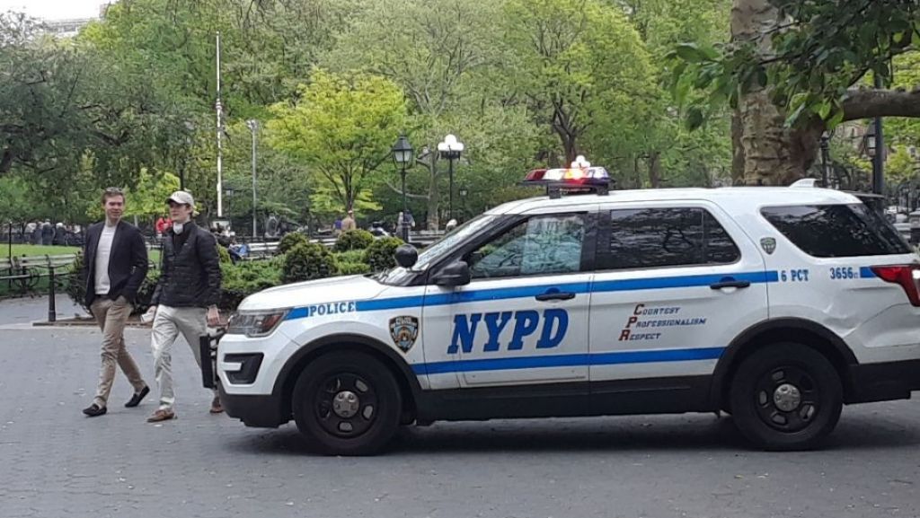  Alcalde de Nueva York Ordena a la polic&iacute;as no intervenir con distanciamiento social ni uso de m&aacute;scaras 