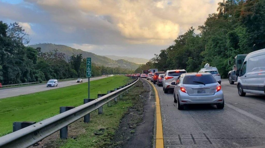  Conductor es atacado a tiros en la PR-52 de Caguas 