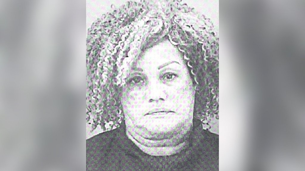  Arrestan a mujer en San Juan tras agredir a su expareja con un taco de zapato 