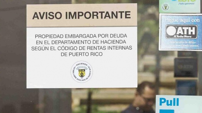 Hacienda embarga tres comercios por deudas contributivas