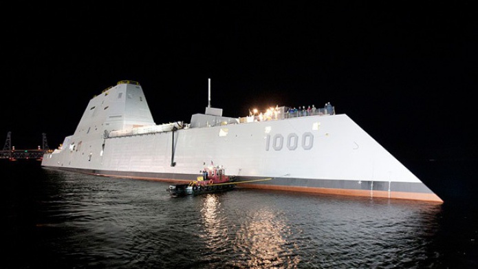 E.UU. bautiza su buque destructor futurista USS Zumwalt