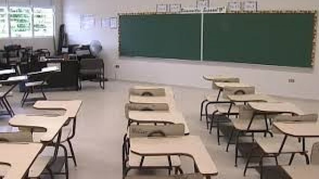  Maestra en Lares alega que fue agredida por la directora del plantel donde trabaja 