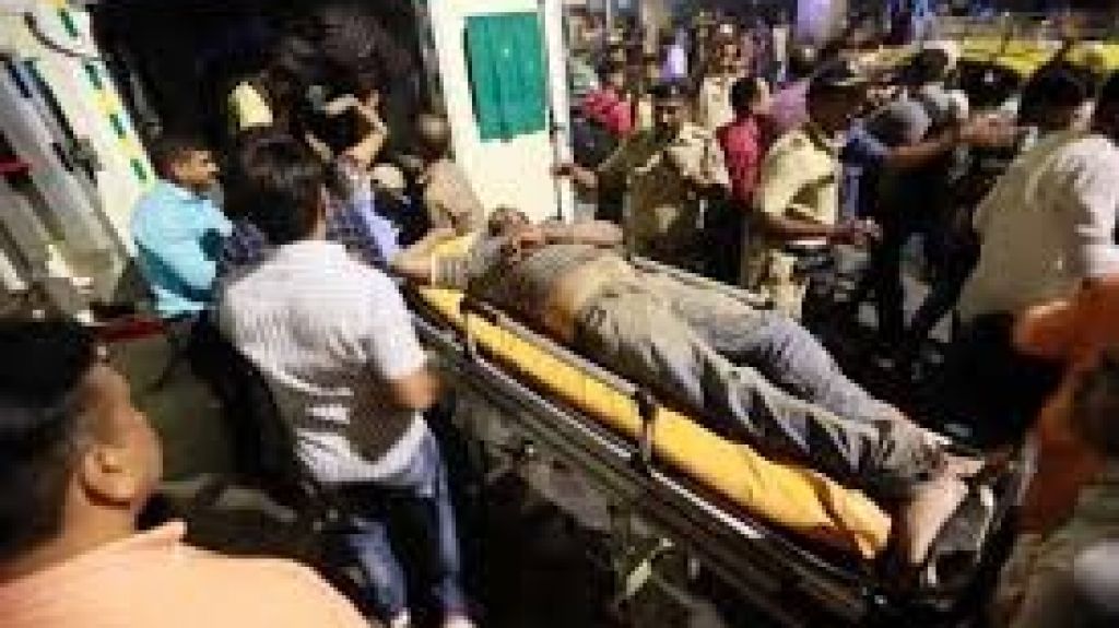  Vea video: El derrumbe de un puente en Bombay deja al menos 4 muertos y 28 heridos 