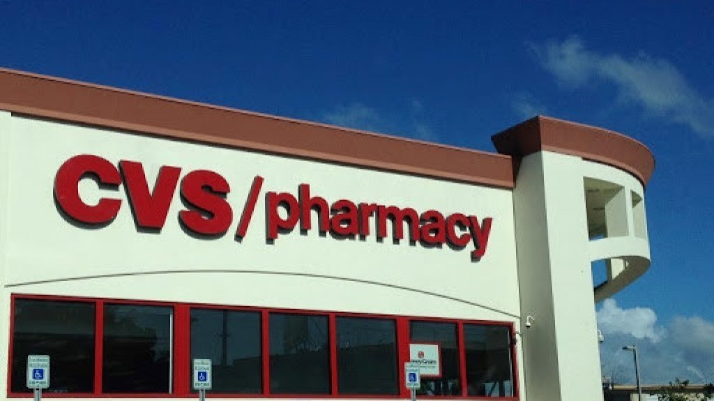  Mujeres se apropian de casi dos mil d&oacute;lares en maquillaje en farmacia de Vega Alta 