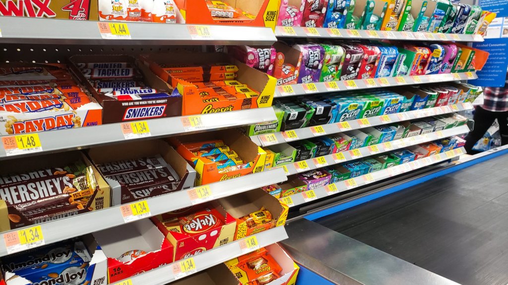  Avalan medida para eliminar alimentos con escaso valor nutricional de las zonas de pago o &ldquo;checkouts&rdquo; 