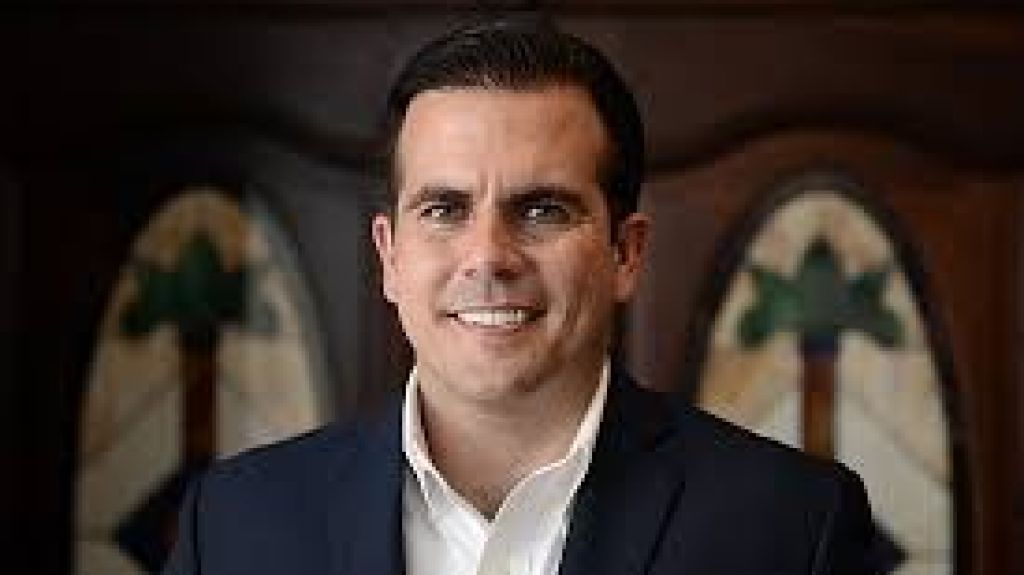  Gobernador se re&uacute;ne con representantes de empresas manufactureras 