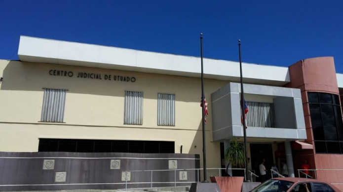 Vista en el Tribunal de Utuado para determinarse si se abren los portones del recinto de la UPR