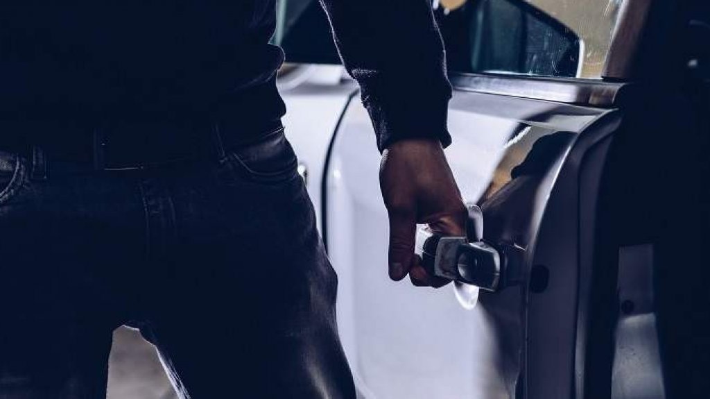  Deja las llaves dentro de la guagua y se la roban en gasolinera de Quebradillas 