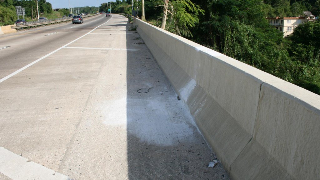  Muere hombre de 27 a&ntilde;os que se lanz&oacute; desde un puente en expreso 22 