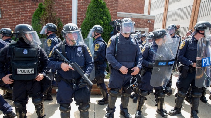 Presentan demanda contra policÃ­a de Charlottesville por no frenar a neonazis