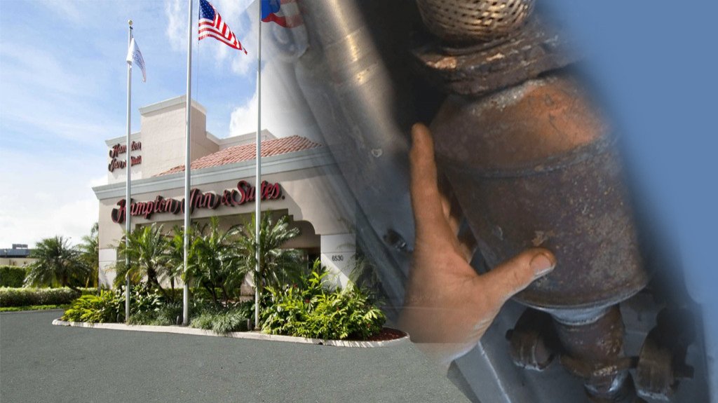  Se “Tumban” 4 catalíticos en estacionamiento de Hotel en Isla Verde 