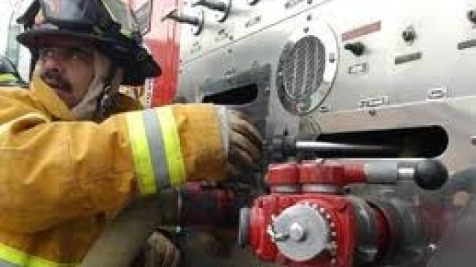 Mujer es rescatada de incendio en residencia de Ciales 