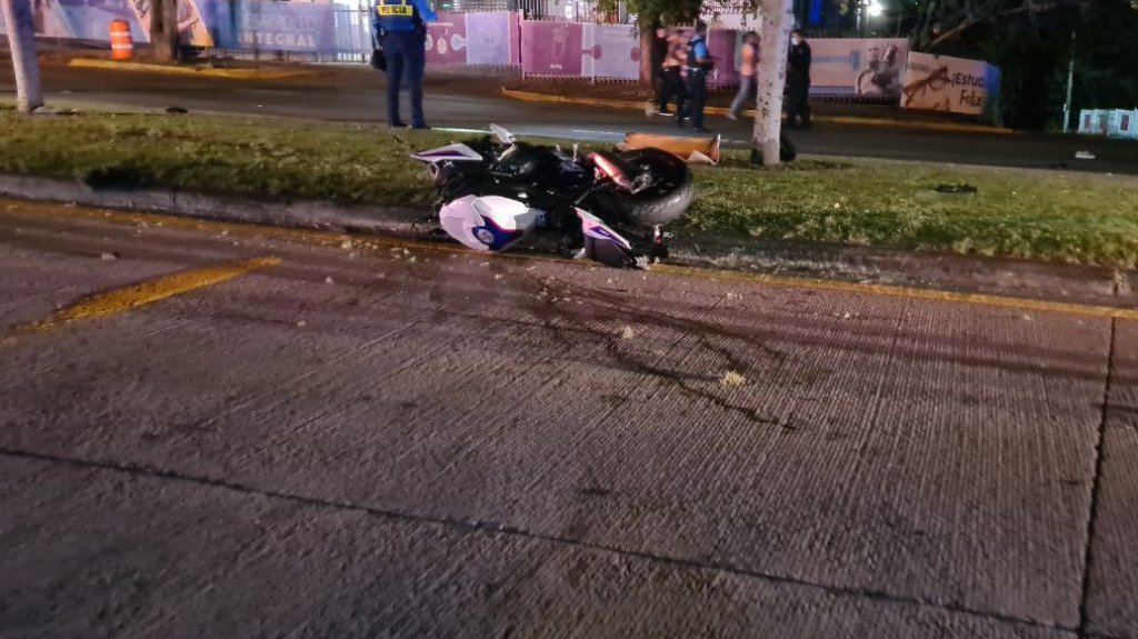  Video: Un hombre y una mujer muertos en accidente con motora en Guaynabo 