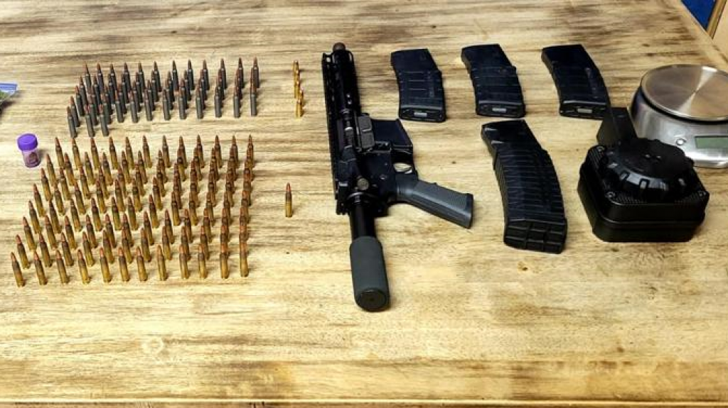  Hallan en Fajardo un rifle y droga en veh&iacute;culo reportado como robado en Carolina 