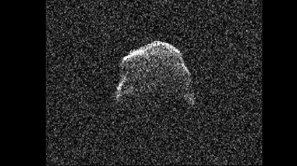  Captan asteroide pasando cerca de la Tierra 