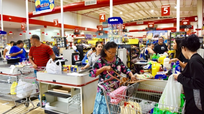 PuertorriqueÃ±os toman medidas de Ãºltimo minuto ante llegada de ciclÃ³n