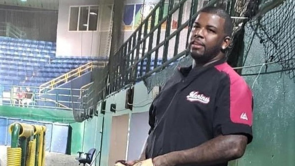 Kennys Vargas visita la práctica de los Tigres de Hatillo 