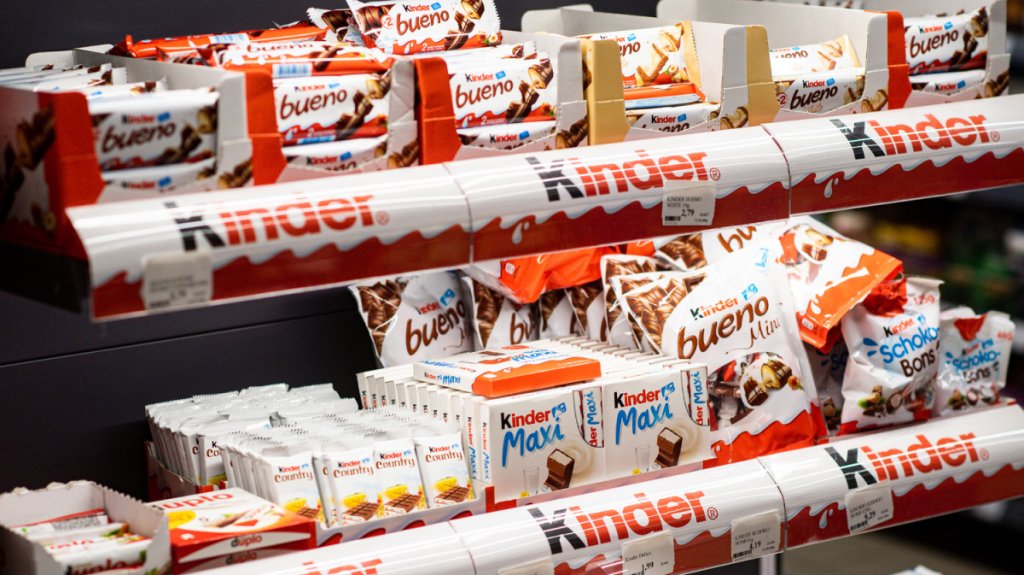  Ferrero retira del mercado algunos productos de chocolate Kinder tras casos de salmonella 