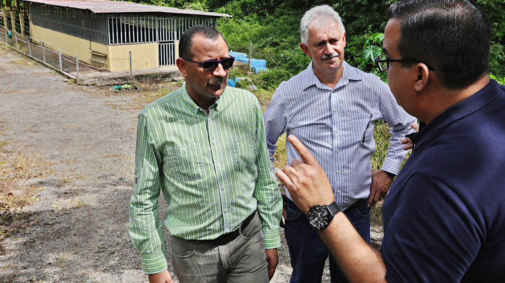  Abel Nazario pedir&aacute; que familias que viven en terrenos de escuela en Adjuntas obtengan t&iacute;tulo de propiedad 