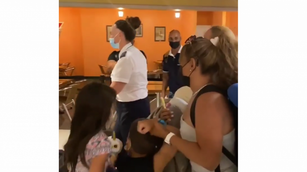  Video: Boricuas cuestionan a pilotos de Spirit por dejarlos a pie durante la huelga 