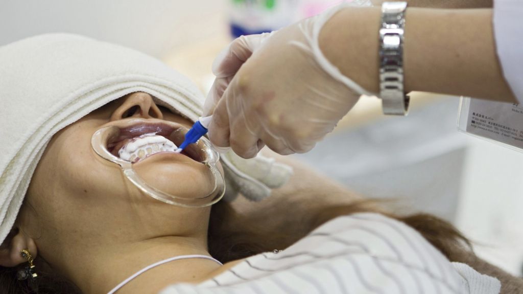  Carlos M&eacute;ndez radica el proyectopara incrementar los incentivos a dentistas y podiatras 