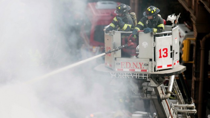 Una explosiÃ³n causa el derrumbe de un edificio en Manhattan dejando a personas atrapadas