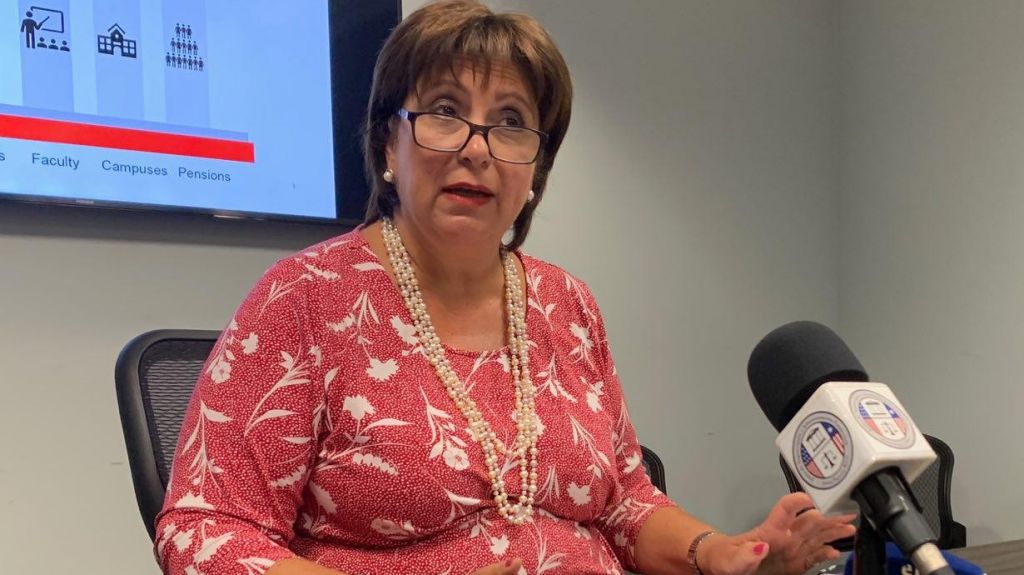  Directora ejecutiva JCF da bienvenida a fundaci&oacute;n para administrar fondo de becas UPR 