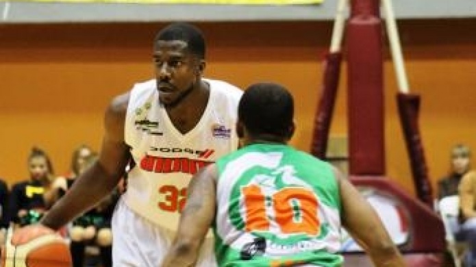 Los Indios consiguen revitalizadora victoria sobre los Gallitos