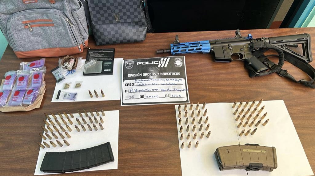  Arrestan a dos personas en allanamiento en residencial de Ponce 