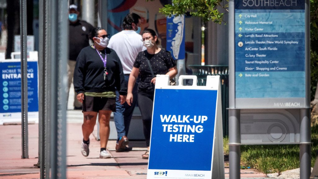 El &iacute;ndice diario de positivos sigue bajando en Florida, pero las muertes y los casos no 