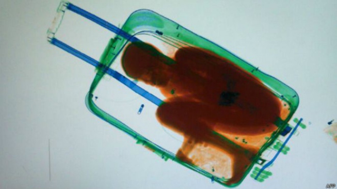 El niÃ±o de 8 aÃ±os que intentÃ³ cruzar la frontera dentro de una maleta