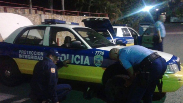 "Los policÃ­as que ayudan a muchos a cambiar gomas, a ellos nadie los ayuda"