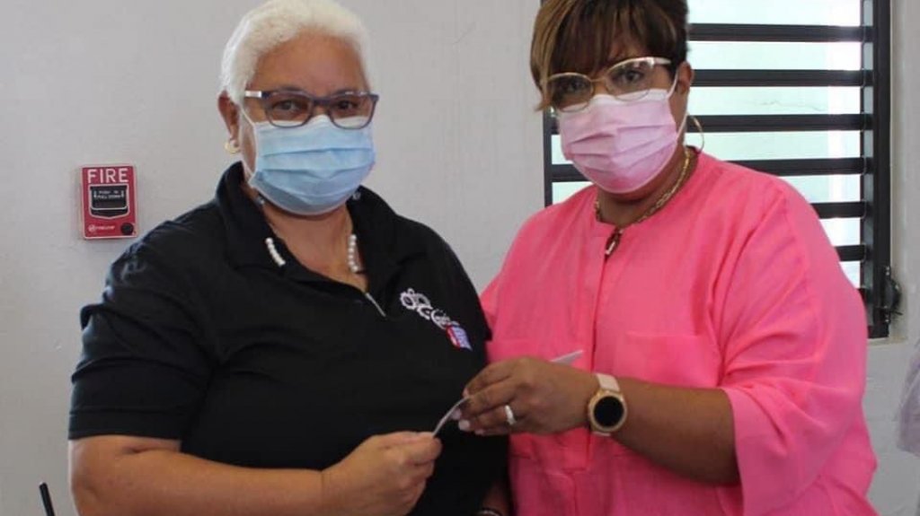  Patillas entrega miles de dólares a empleados destacados durante la pandemia 