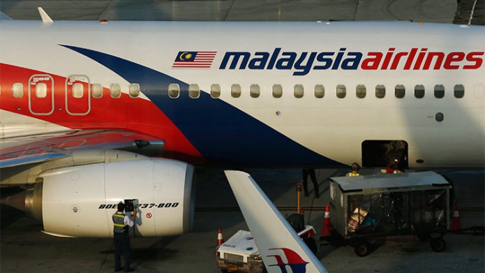 Encuentran un fragmento de avión que podría ser del desaparecido vuelo de Malaysia Airlines MH370